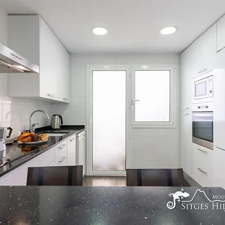 Modern Lily Close To With Com Pool And Ac Apartment