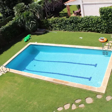 Modern Lily Close To With Com Pool And Ac *